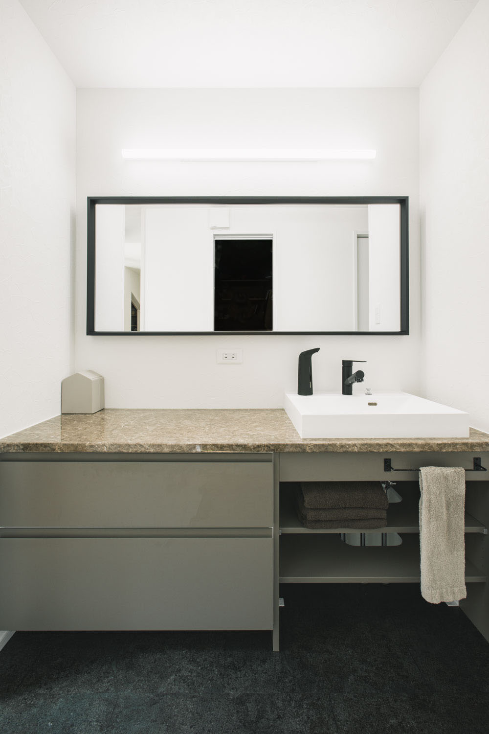 2人並んでも快適な洗面化粧台