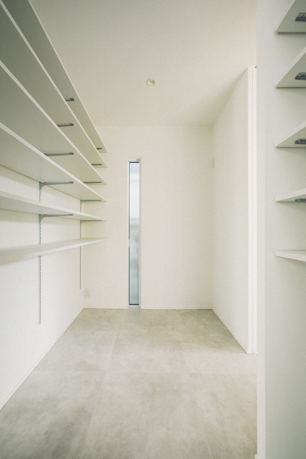 主寝室とつながる、上質な収納空間