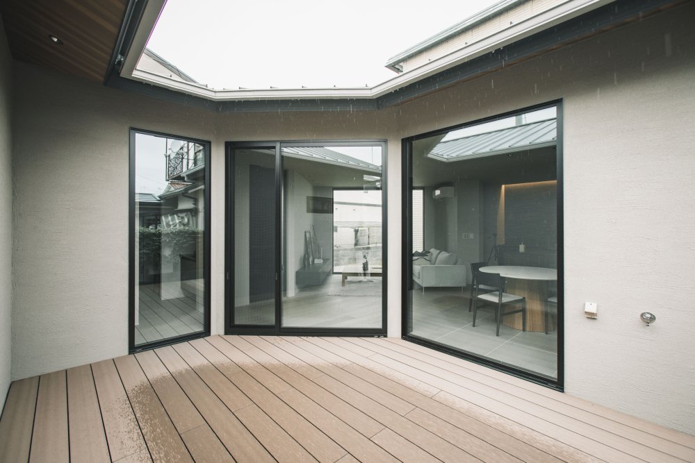 内と外をつなぐ、ふたつの庭