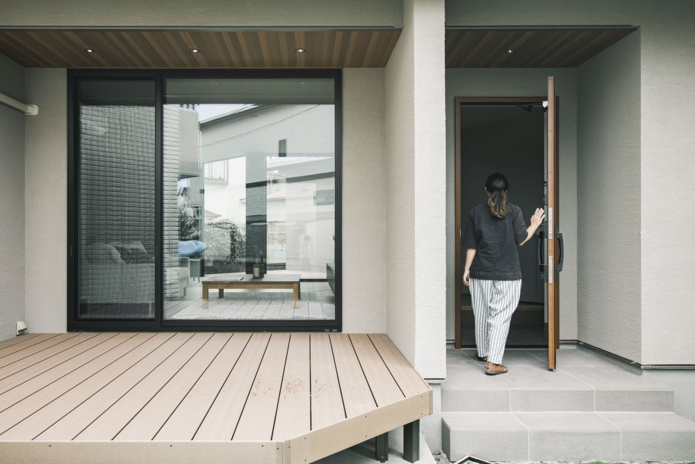 手仕事が生む、やわらかな外壁