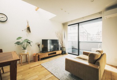 愛犬と暮らす、陽のぬくもり溢れる明るいお家